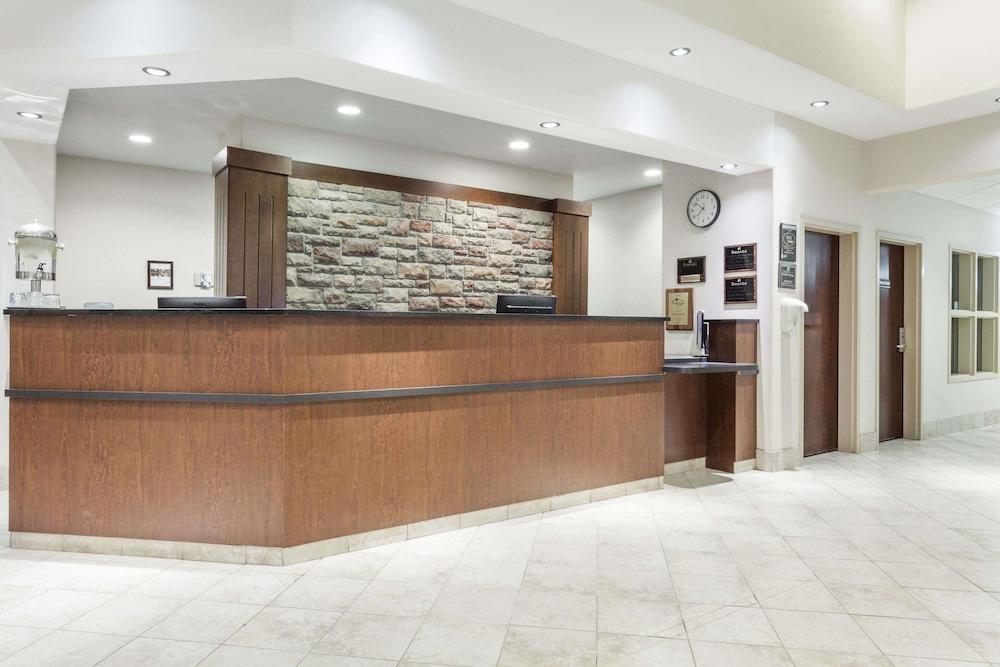 Ramada By Wyndham Drayton Valley Eksteriør billede