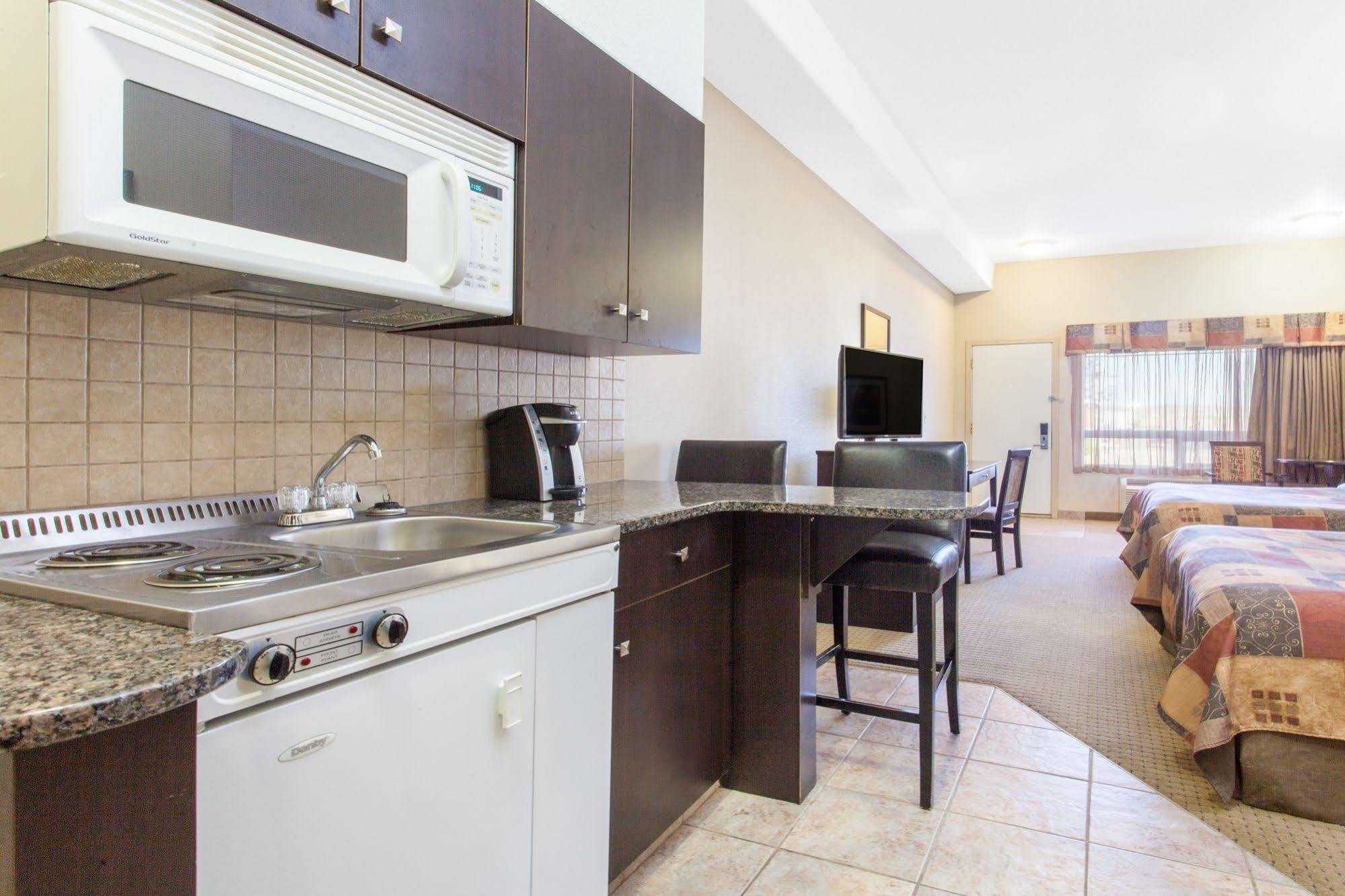 Ramada By Wyndham Drayton Valley Eksteriør billede